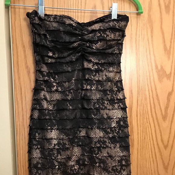 Assortment of Strapless Dresses - Picture 2 of 4